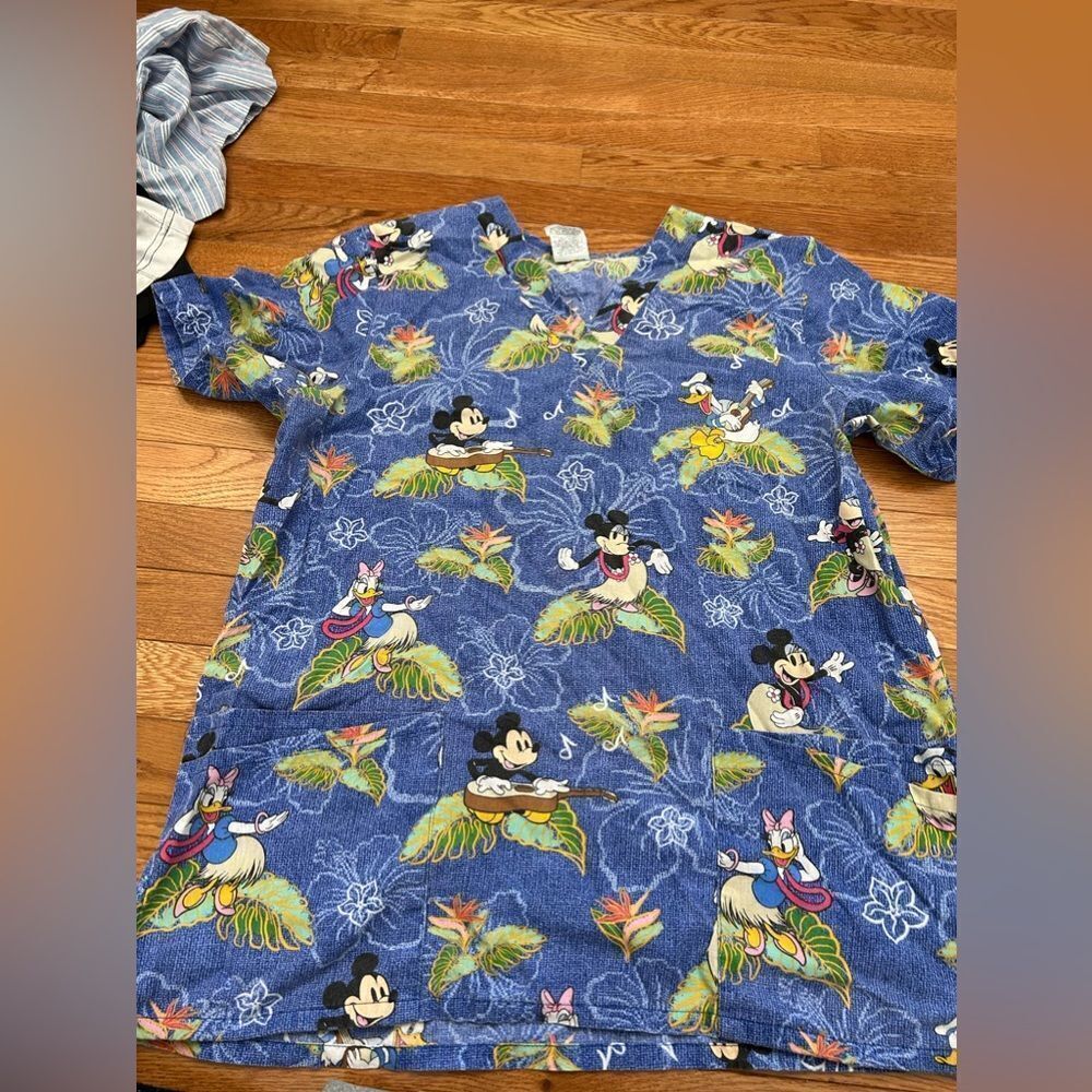 Vintage Disney Mickey Mouse Hawaiian Scrub Top